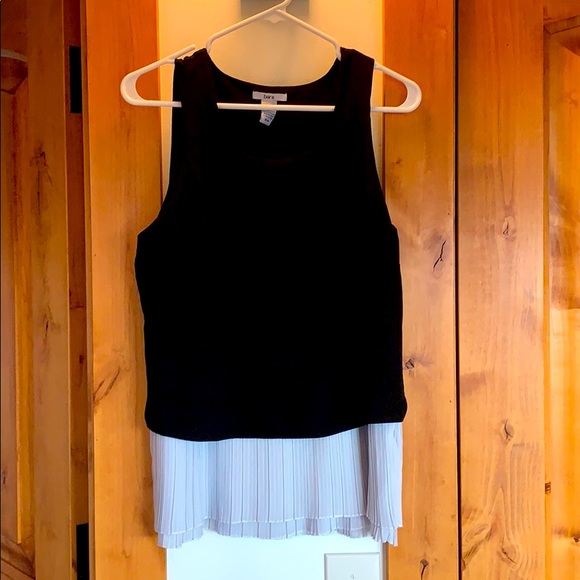 Black and white pleated tank - Picture 1 of 3